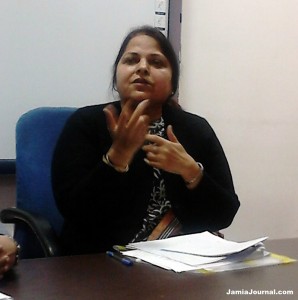 Prof. Veena Kukreja, Delhi University, speaking on the topic "Pakistan: An Aspiring Federation" at the Department of Political Science, JMI; March 5, 2014 (Photo: Samreen Mushtaq)
