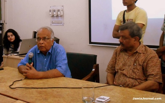 Prof. Mushirul Hasan (left), former vice-chancellor of JMI, speaking at the Department of History; Aug. 26, 2014 (Photo: Manzar Imam)